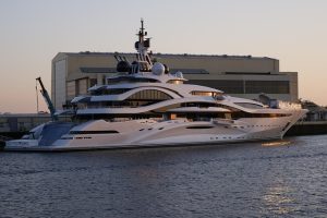 Luxe op het water: zo kies je het perfecte superjacht huren in Ibiza